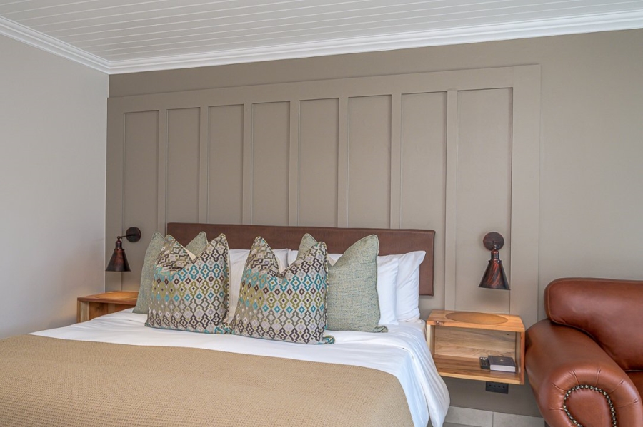 9 Bedroom Property for Sale in Westcliff Western Cape